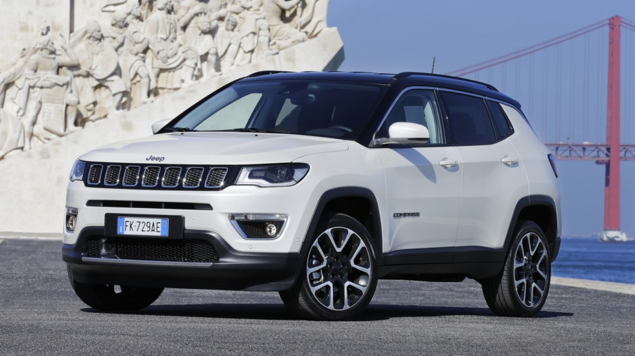 Jeep-Compass-1_925x520_acf_cropped