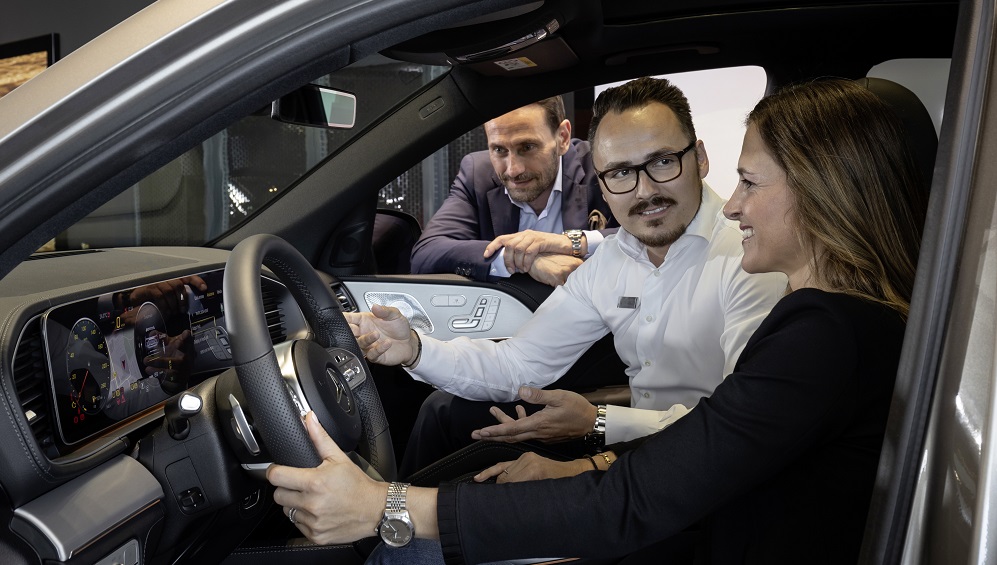 Mercedes-Benz gestaltet die Zukunft seines weltweiten Vertriebs