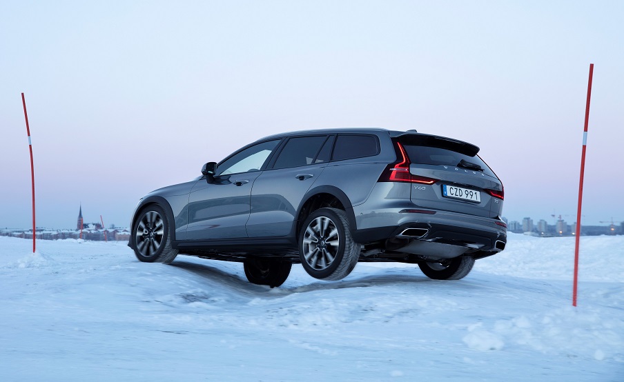 Volvo V60 Cross Country T5 AWD at the Obstacle Course in Luleå, Sweden