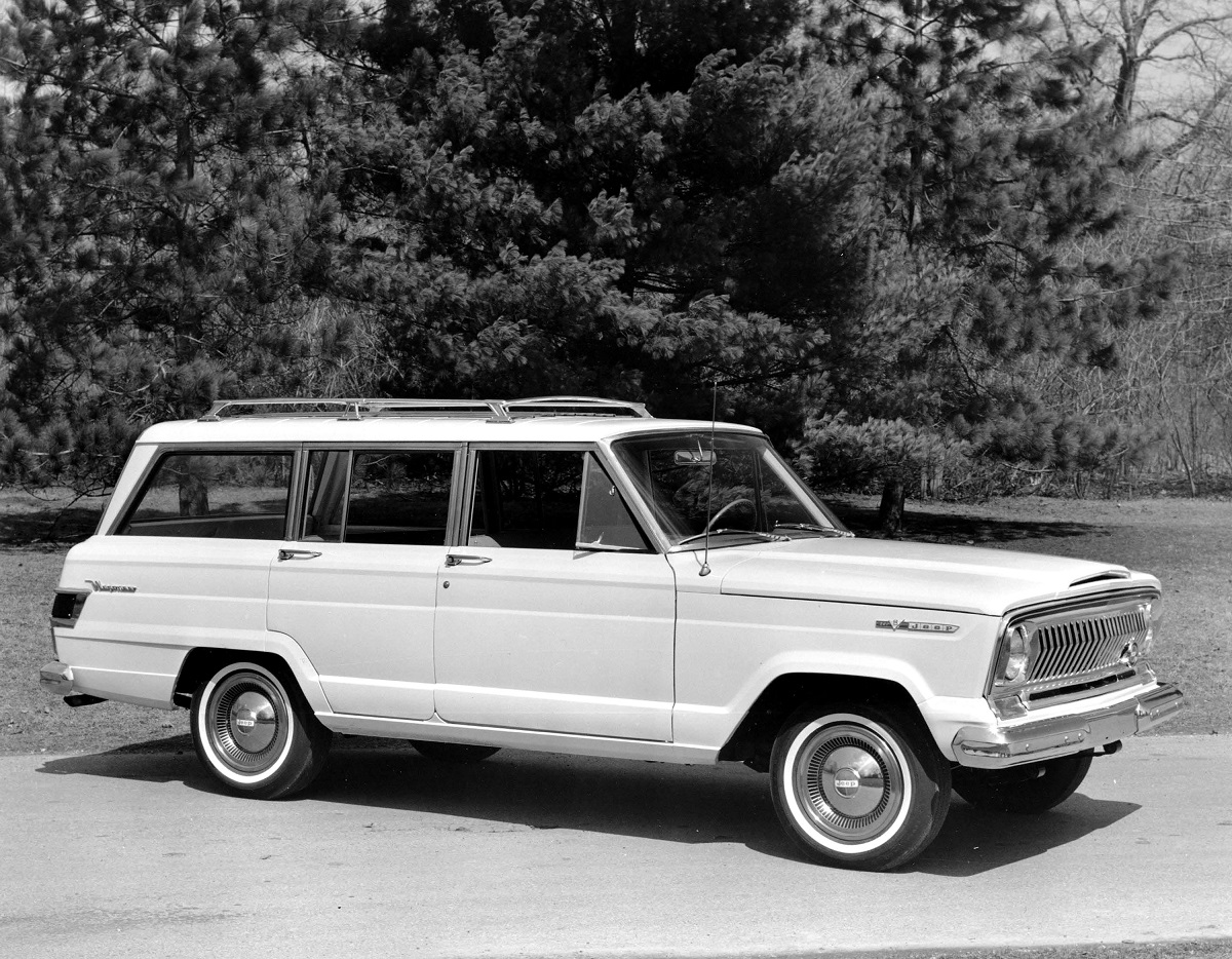 1966-Jeep-Wagoneer